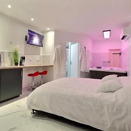 Avec Jacuzzi Privatif Evasion Romantique A *