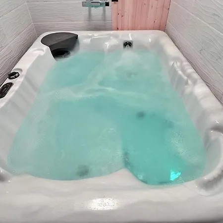 Avec Jacuzzi Privatif Evasion Romantique A Apartament